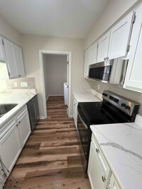 Building Photo - 1011 Hunters Trce
