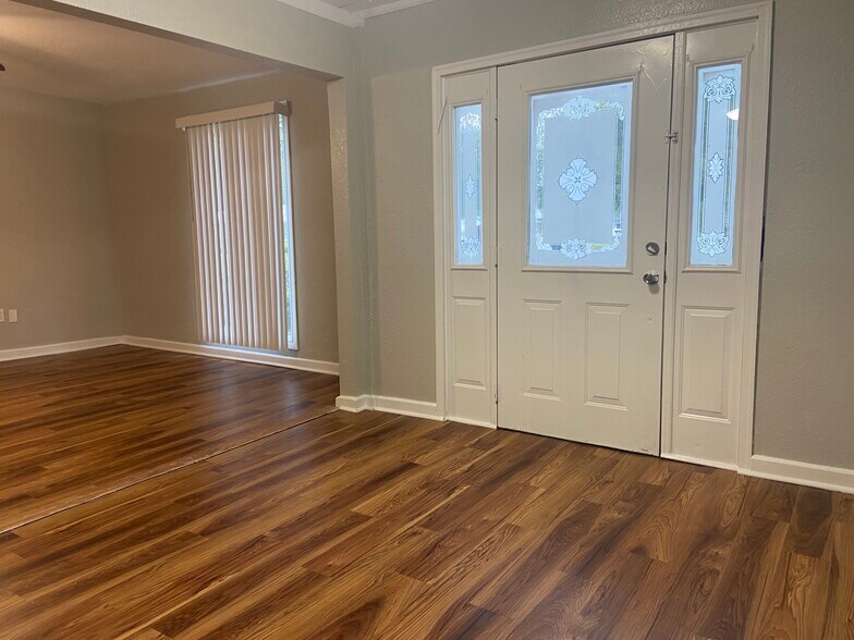 Foyer and Front Door - 803 White Avenue