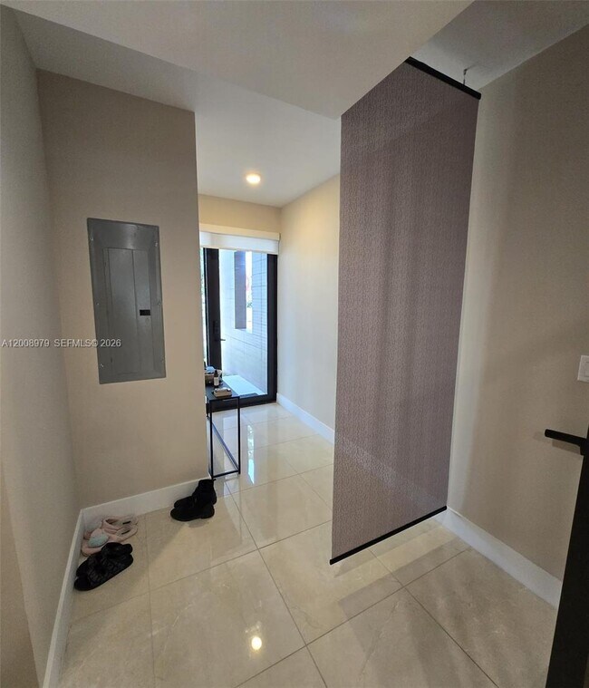 Building Photo - 5503 W Oak Wy