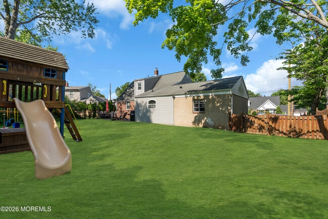 Building Photo - 519 Ryeside Ave