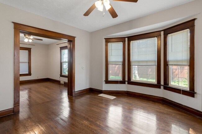 Building Photo - 4205 Pacific. Available June 2026.  3 bedroom, 2 bath, 2.5 car garage.  Does not qualify for gove...