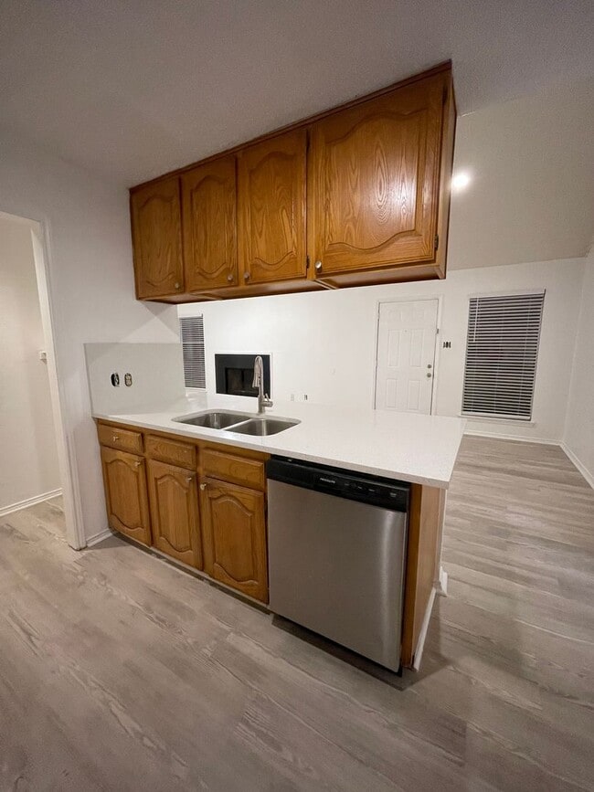 Building Photo - 2422-2424 Sherry Street