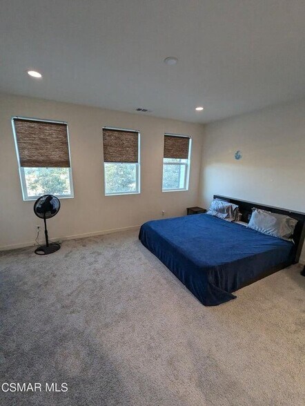 Building Photo - 140 Farmhouse Dr