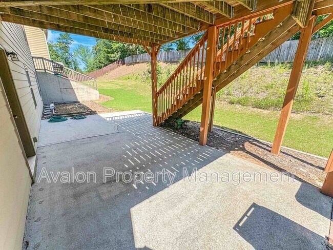 Building Photo - 2435 Manor View