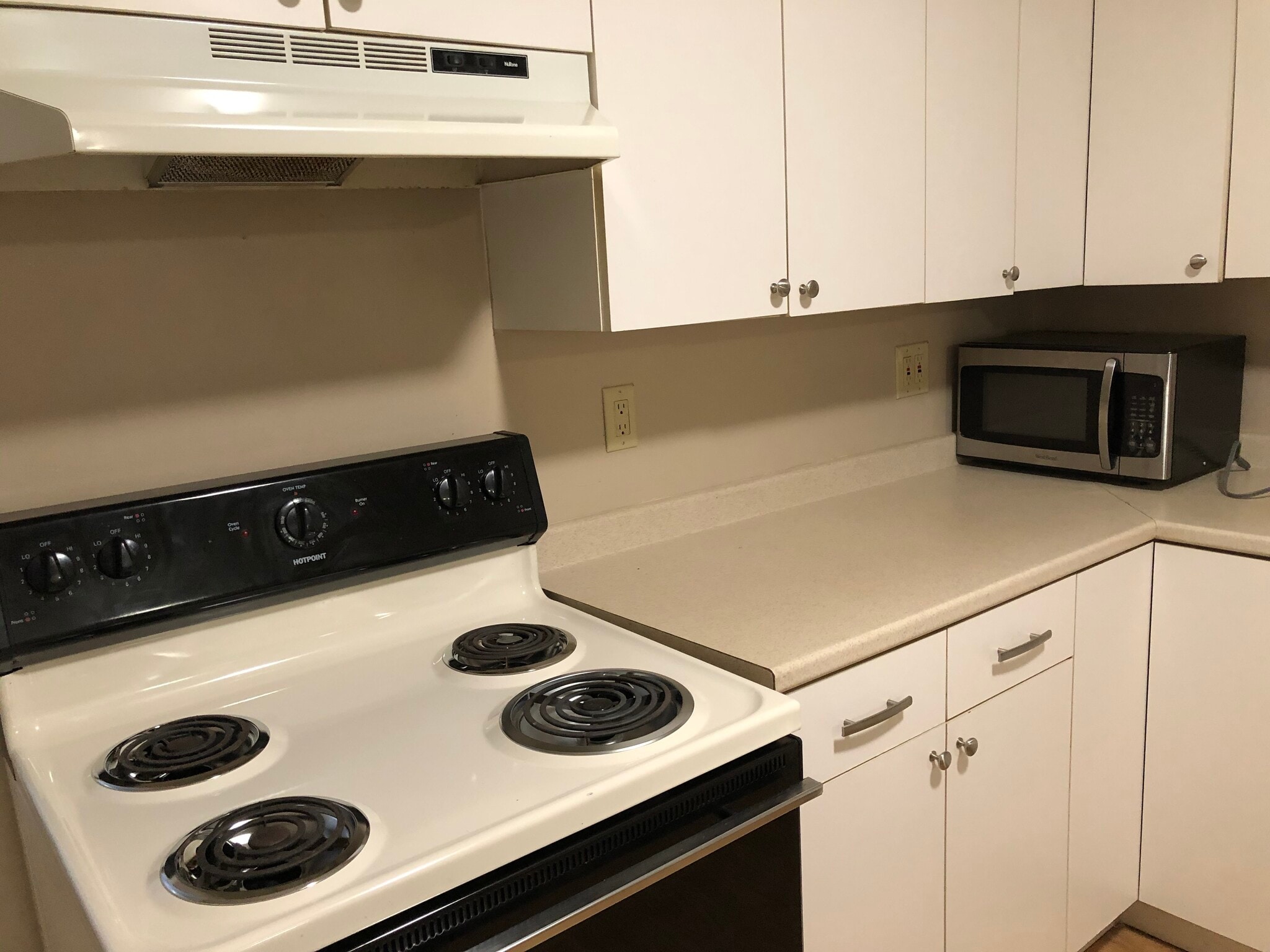 Kitchen - 56 Thomas Point Rd