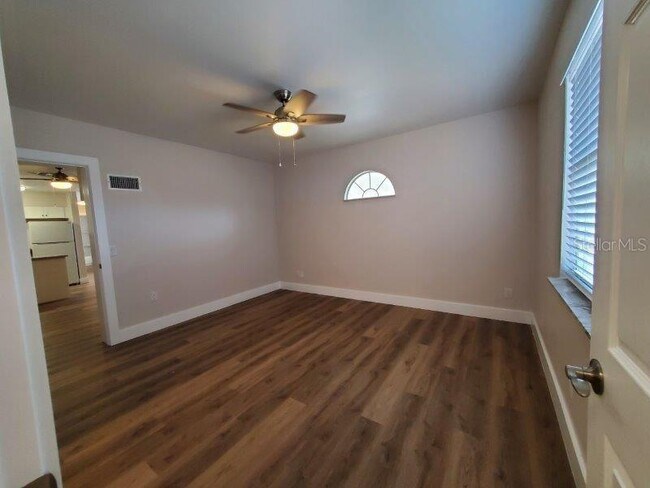 Building Photo - 2472 Picnic St