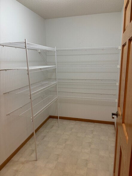 Building Photo - 3632 Calvert Rd