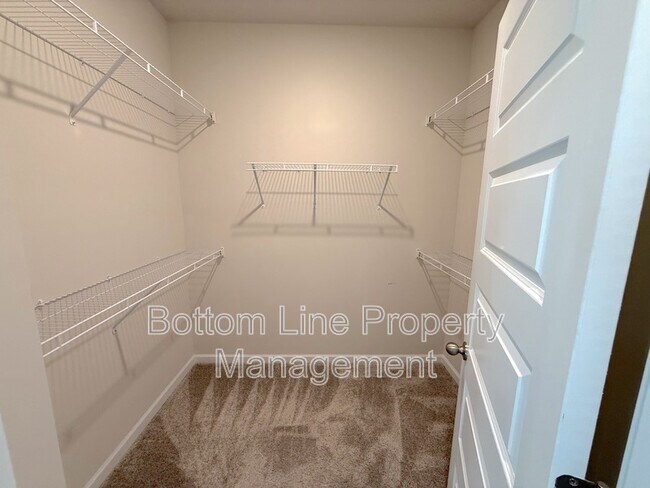 Building Photo - 2735 Winn Ml Dr