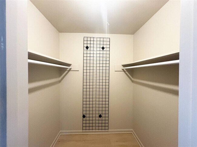 Building Photo - 620 S 1st St