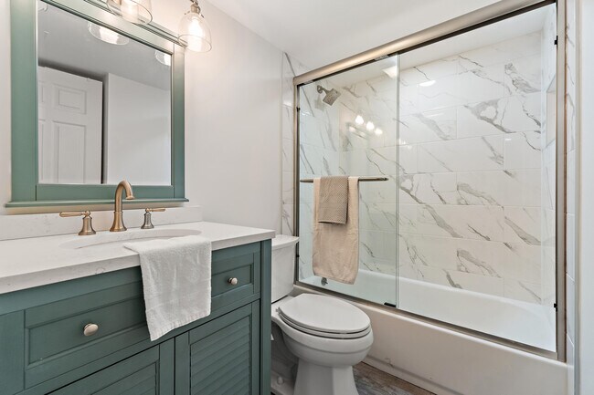 Building Photo - 275 Palm Ave