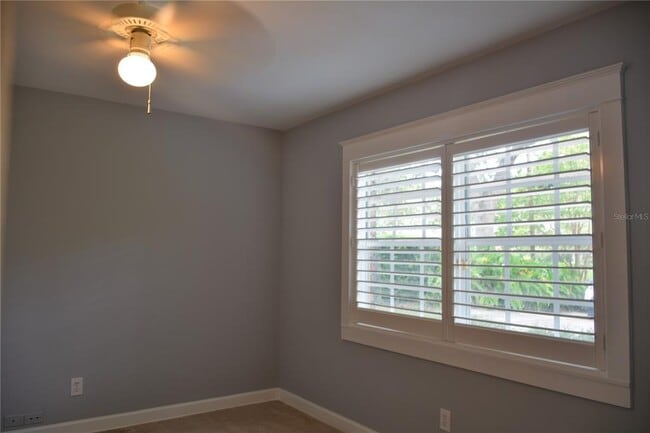 Building Photo - 3012 W Fair Oaks Ave