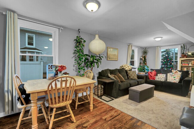 Building Photo - 138 Naubuc Ave