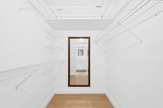 Building Photo - 1100 SE 5th Ct