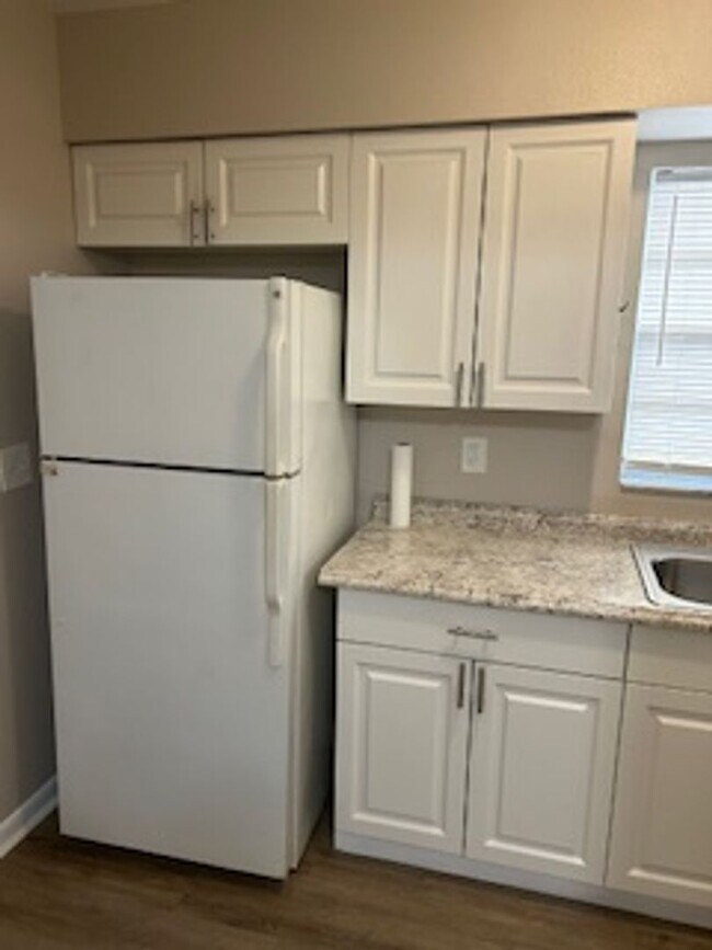 Building Photo - 2/1 available now!