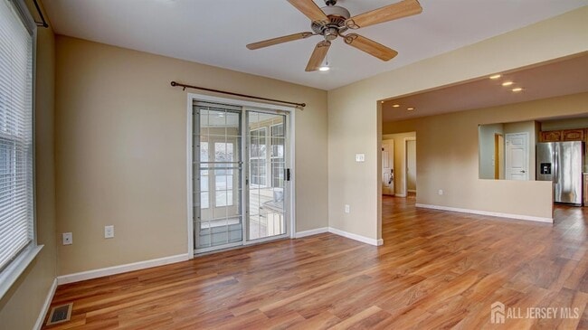 Building Photo - 18B Thomas Paine Dr