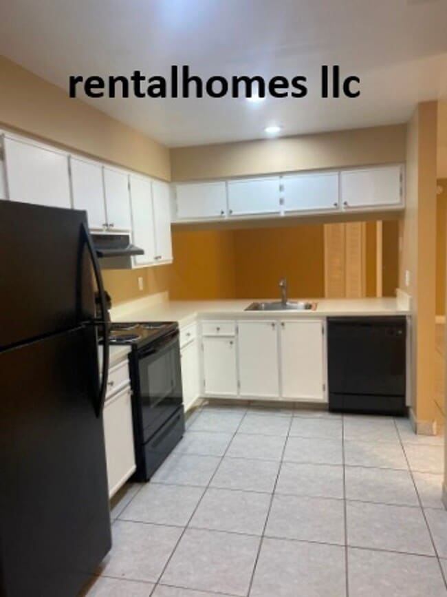 Building Photo - Patio Home with 3 Bedroom and 2 Bathrooms, Minutes Away From UCF, Technology Park, & the E/W Expr...