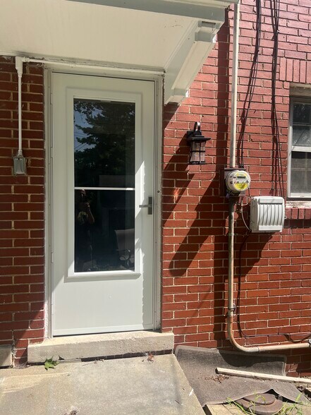 Building Photo - 1347 W Sunset Ave