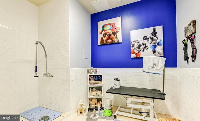 Building Photo - 401 Race St