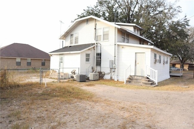 Building Photo - 15 E 8th St