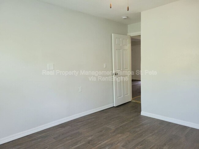 Building Photo - 618 17th Ave S