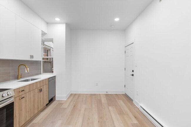 Building Photo - 6049 Elmwood Ave