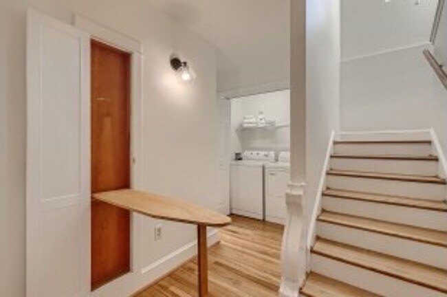 Building Photo - Furnished! Charming 4 Bedroom Home Availab...
