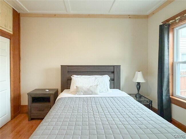 Building Photo - 1017 White Pl