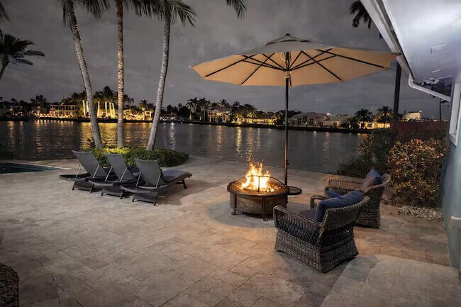 Building Photo - 3018 NE 26th St