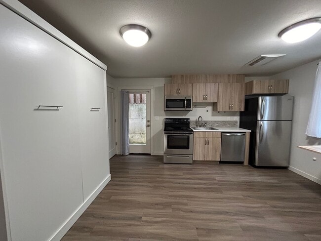 Building Photo - Gorgeous, Newer Construction Studio in Highly Desired University Park Neighborhood