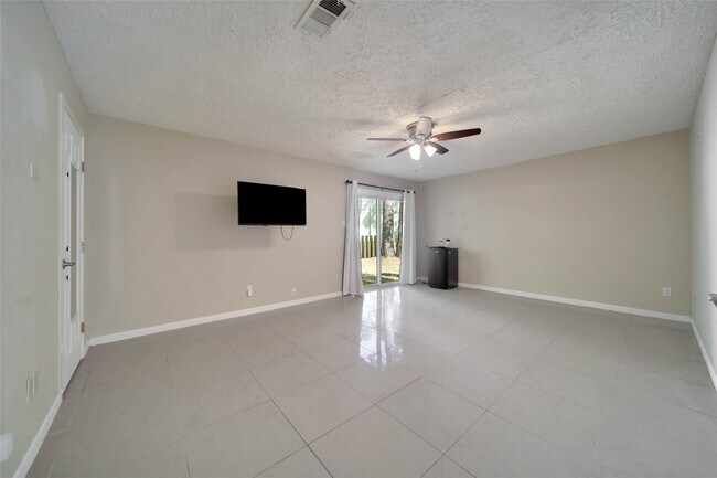 Building Photo - 2603 Rosewood Pl