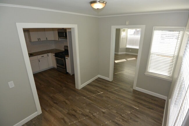 Building Photo - Charming 2 BD + Office, 1 BA Single Family Home, Eastside Costa Mesa