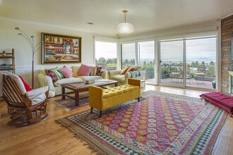 Building Photo - 11 Kenilworth Dr