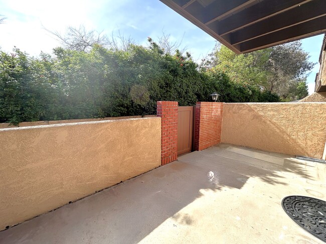 Building Photo - 1924 Hawaii St