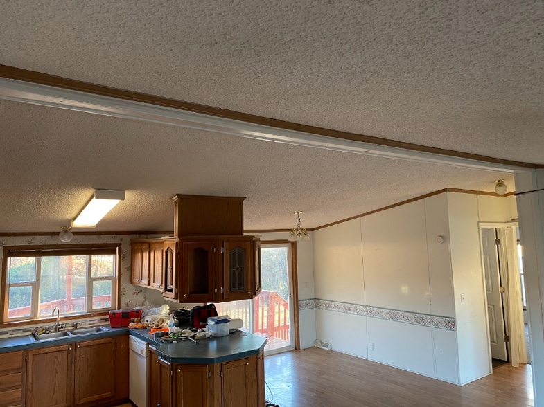 Building Photo - 484 Shekinah Ln