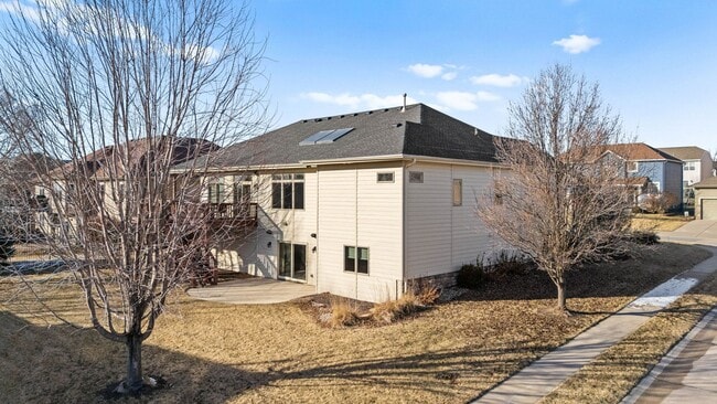 Building Photo - Stunning 4 bedroom Ranch in Elkhorn