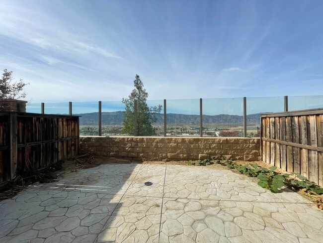 Building Photo - Three Bedroom Two Bathroom Condo in Lake Elsinore