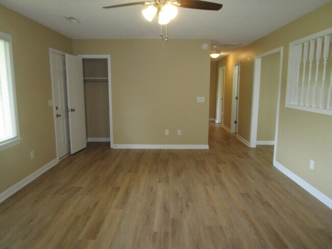 Building Photo - 1320 Race Track Rd