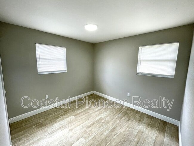 Building Photo - 8310 Croton Ave