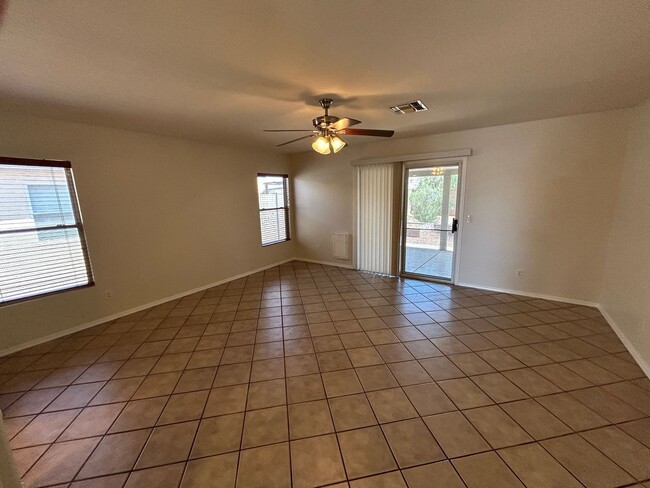 Building Photo - 12521 W Myer Ln