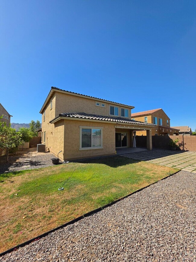 Building Photo - 2756 E Hickory St