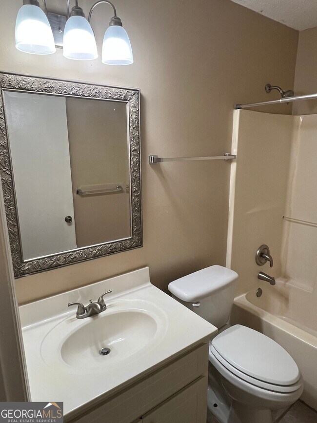 Building Photo - 152 Woodvalley Ct