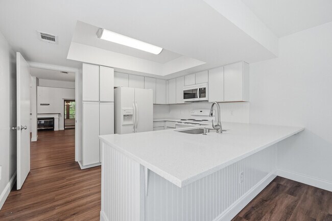Building Photo - 114 Gleneagles Dr