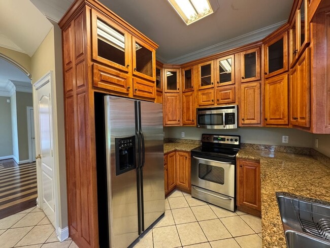 Building Photo - Executive Rental in Pear Alley Condominium...