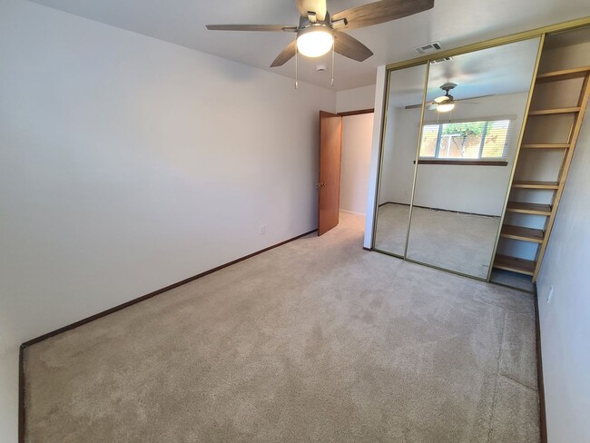 Building Photo - Spacious 4 bed 2 bath + 2 car garage & lar...