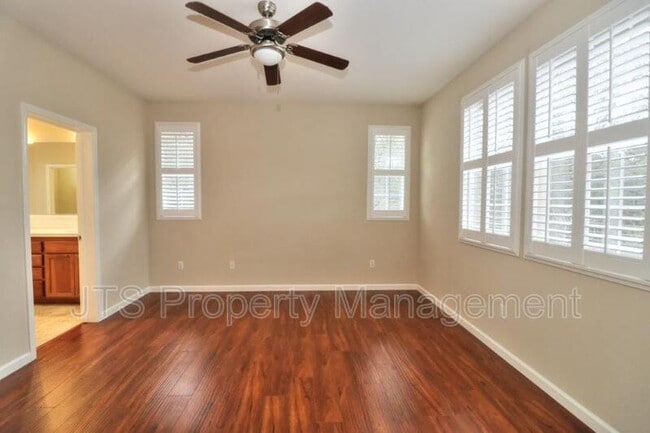 Building Photo - 217 Barnhill Dr