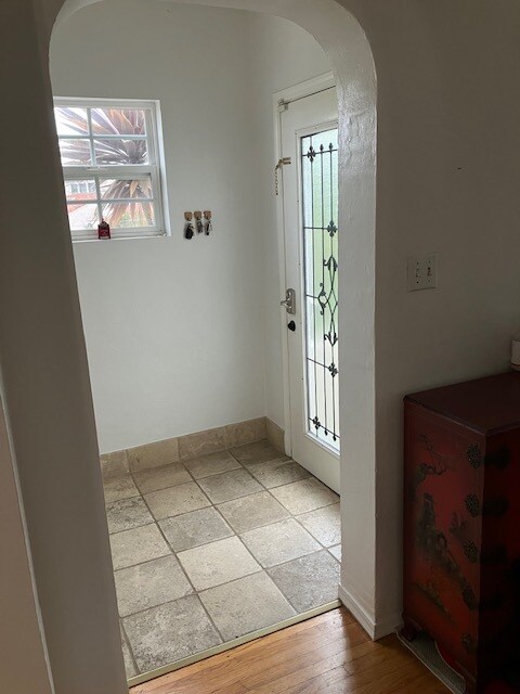 enternance - 10540 Draper Ave