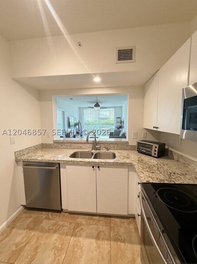 Building Photo - 3020 NE 32nd Ave