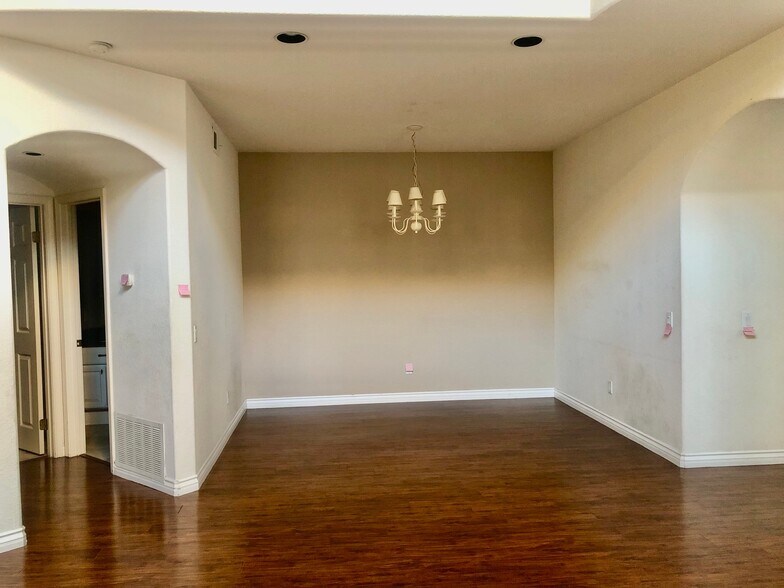 Building Photo - 12566 Cavallo St