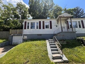 Building Photo - 344 W Parkwood Dr