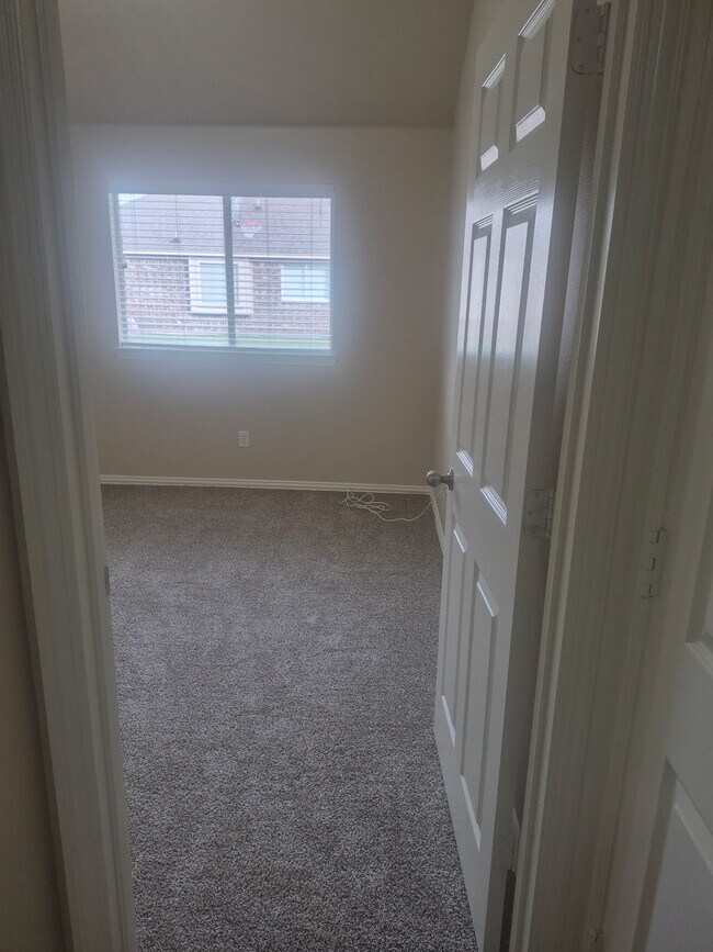 Building Photo - 709 Shady Meadow Ln